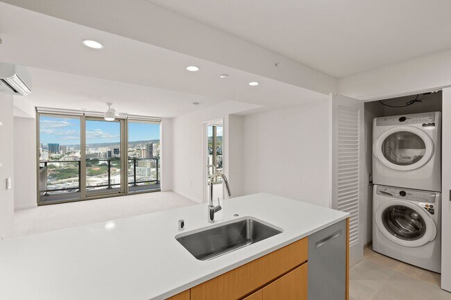 Building Photo - Two bedroom /2 bath / 2 parking - Sky Ala Moana