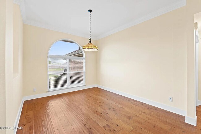 Building Photo - Stunning 4B / 2Bth Lynn Haven, Florida