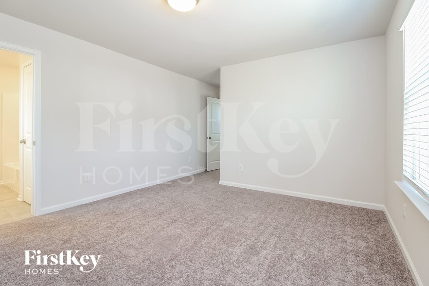 Building Photo - 412 Stonefence Dr