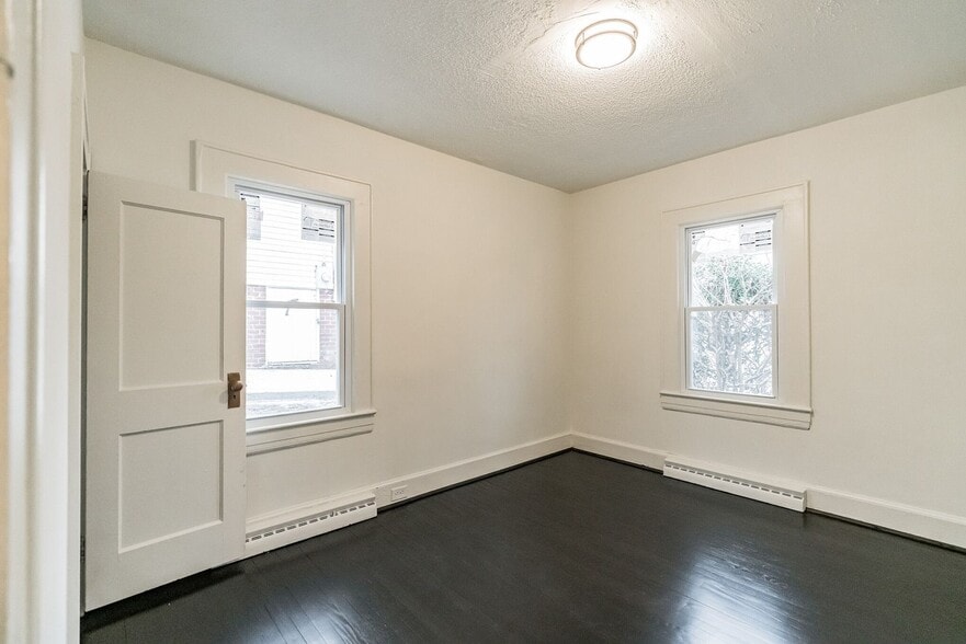 Building Photo - 728 Mulberry St SW