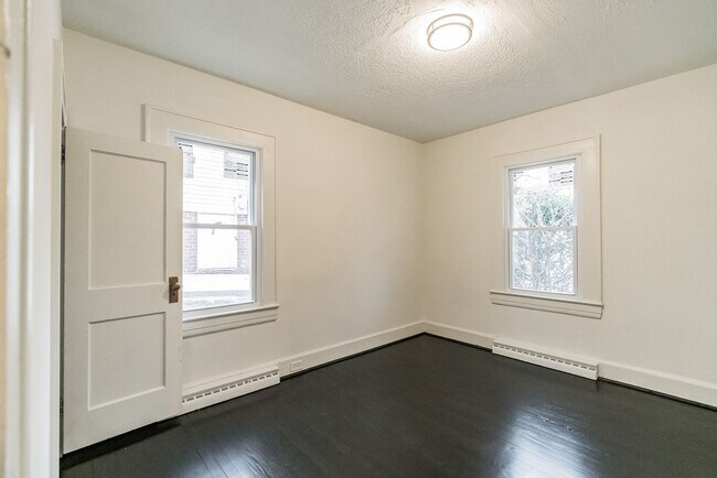 Building Photo - BRAND NEW RENOVATED HOME!