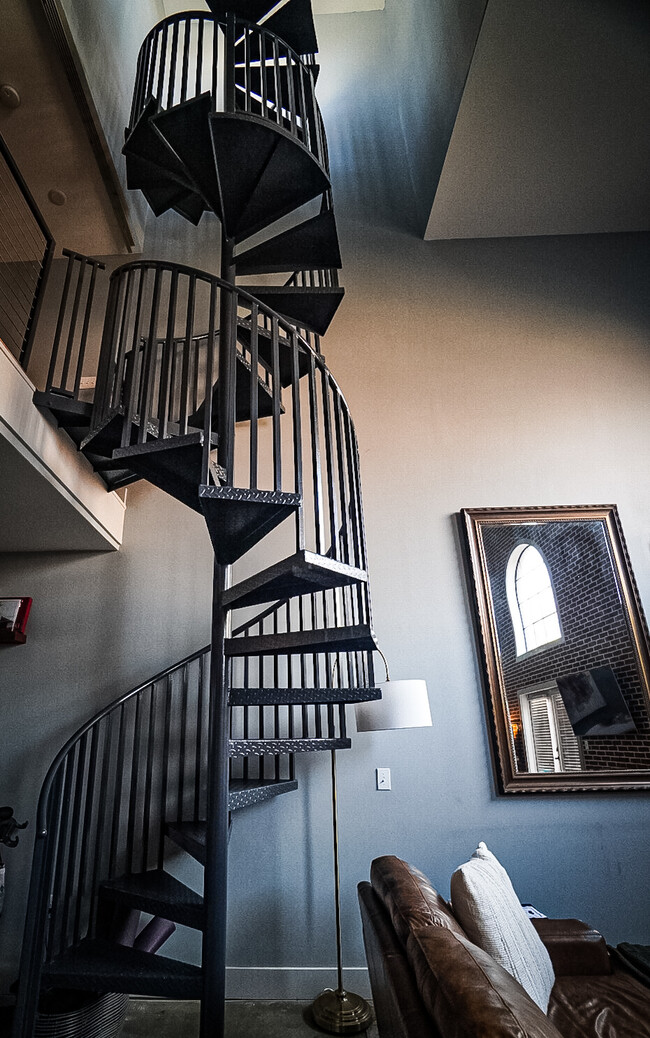 Spiral staircase - 791 Wylie St SE
