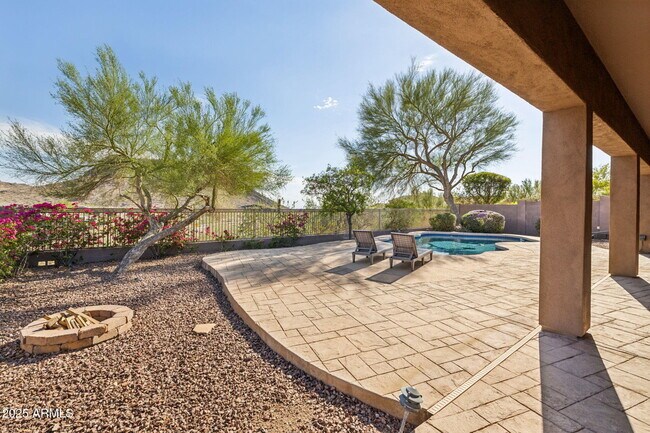 Building Photo - 13945 E Gail Rd