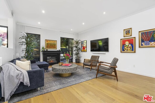 Building Photo - 2237 Century Hill