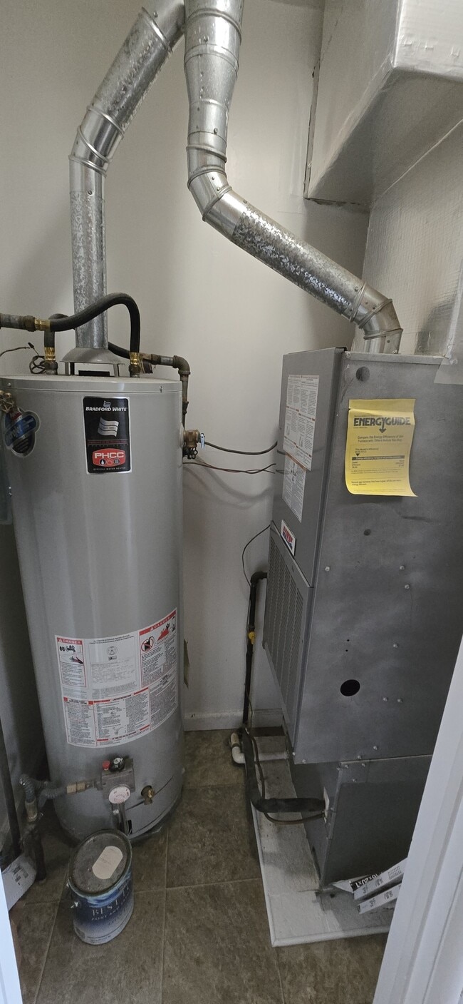 Building Photo - 801 N Ohio St