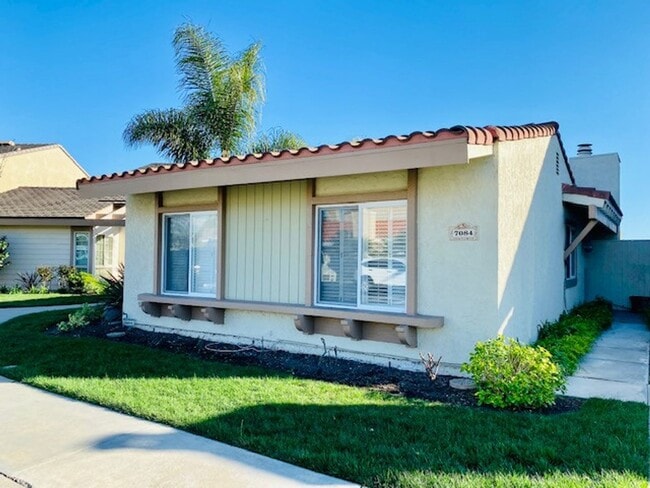 Building Photo - 3 Bed 2 Bath in Gated Beach Community-A must see Home