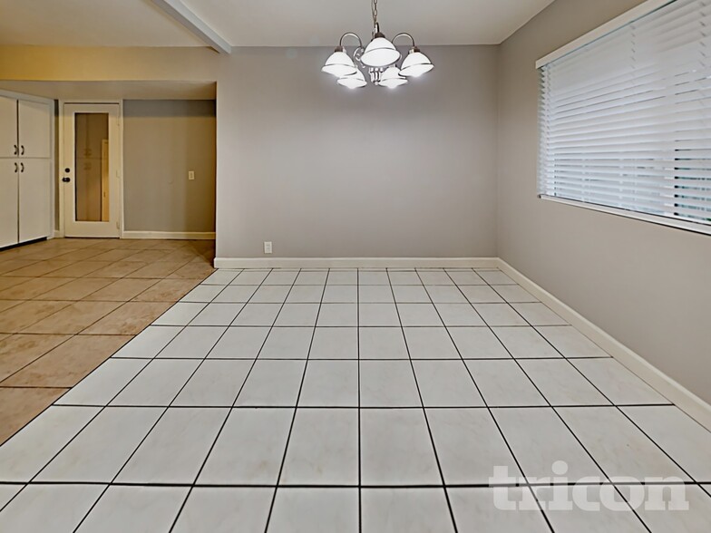 Building Photo - 684 Brown Ave