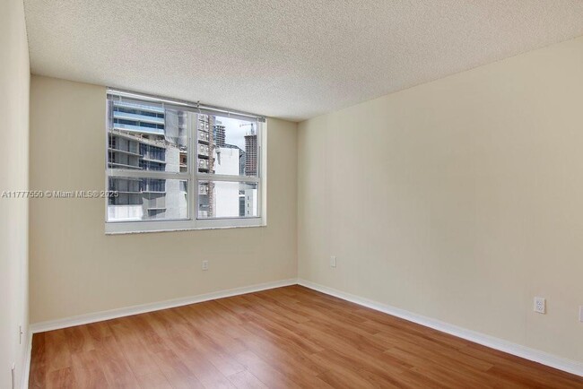 Building Photo - 1111 Brickell Bay Dr