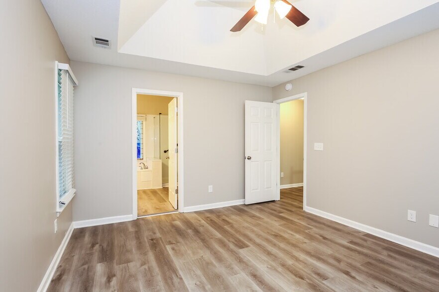 Building Photo - 10550 Windsor Park Dr