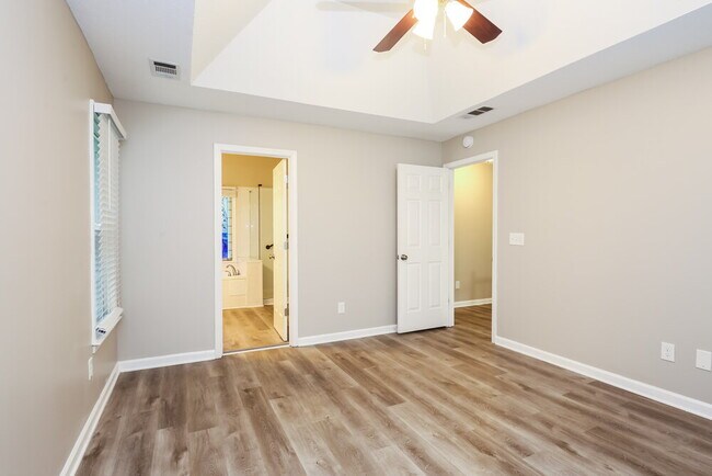 Building Photo - 10550 Windsor Park Dr