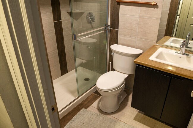 Building Photo - 204 N Walnut St