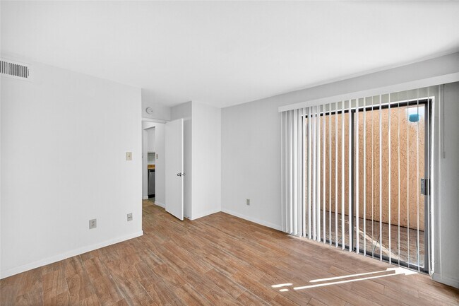 Building Photo - 5000 Milwee St