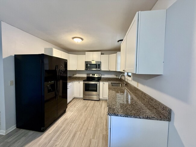 Building Photo - 24 Canter Ct