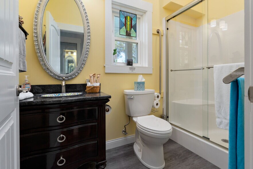 Building Photo - 211 Lewis Dr