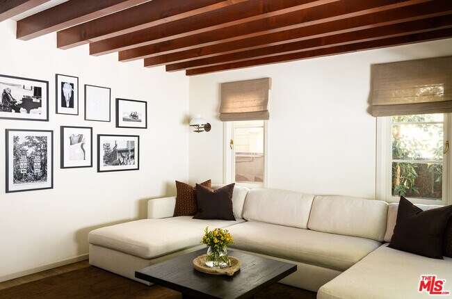 Building Photo - 3810 Dixie Canyon Ave