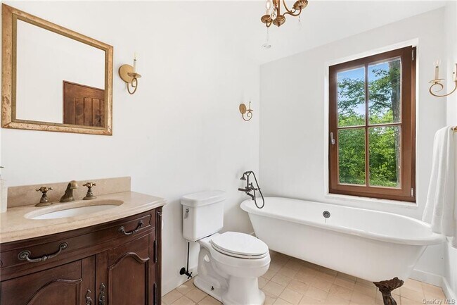 Building Photo - 51 Chapman Rd