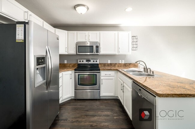 Building Photo - Stunning Row End Townhome In Excellent Loc...