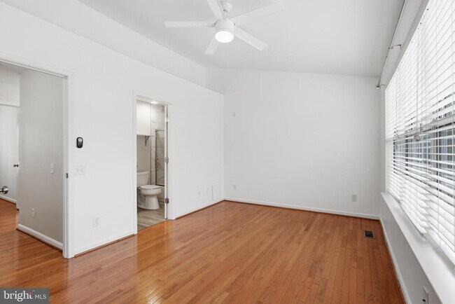 Building Photo - 344 Stable View Terrace NE