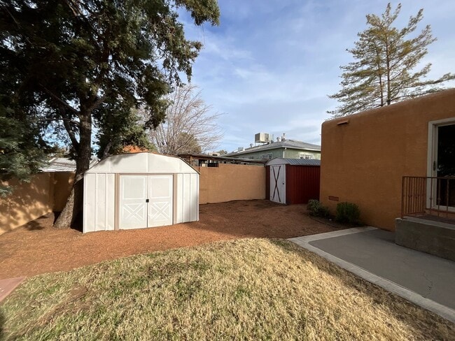 Building Photo - 4 Bedroom Single Story Home Available Near...