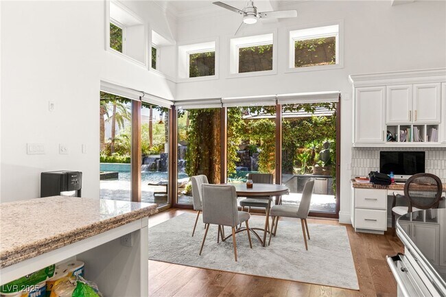 Building Photo - 9813 Moon Valley Pl