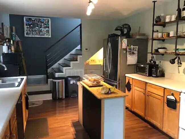 kitchen - 2304 Rada Dr