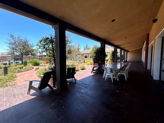 Building Photo - 295 Fuerte Dr