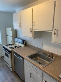 Building Photo - 1211 W 45th St