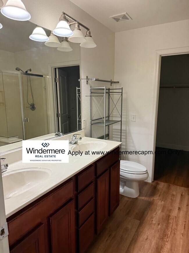 Building Photo - Hampton Village Beauty, A Very Desired Floor Plan!