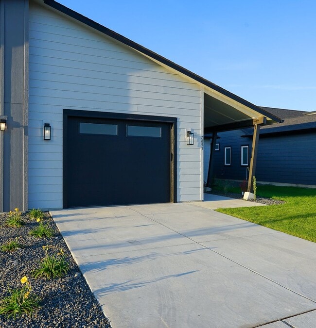 Building Photo - Just completed 2 Bedroom 2 Bath in Coeur d...