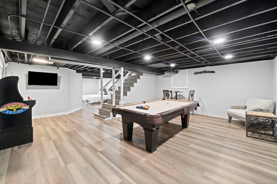 Building Photo - 346 W Central Ave