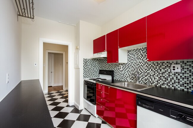 Kitchen - 400 W Hortter St