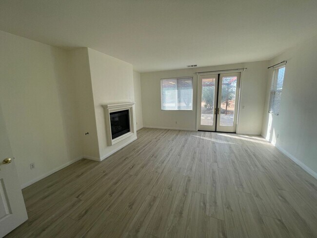 Building Photo - Spacious 4-Bedroom Home in Desirable Woodc...