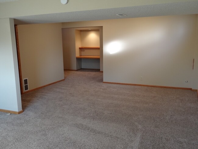 Building Photo - Nice Home In Papillion For Rent!