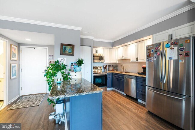 Building Photo - 200 Lombard St