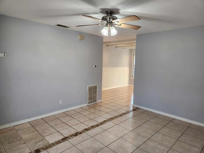 Building Photo - 3000 Ray Wood Dr