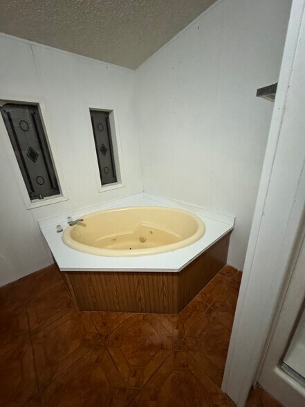 Building Photo - 7610 Plumwood Dr