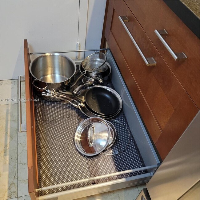 Building Photo - 1865 S Ocean Dr