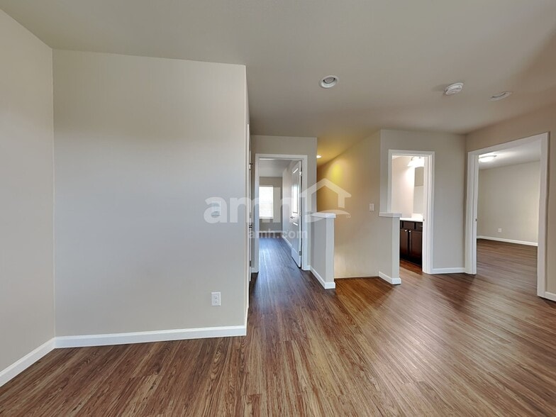 Building Photo - 306 Holdener Ln N