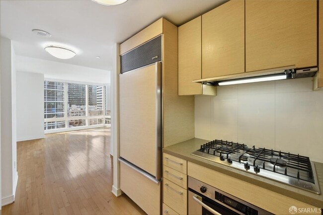 Building Photo - 301 Mission St