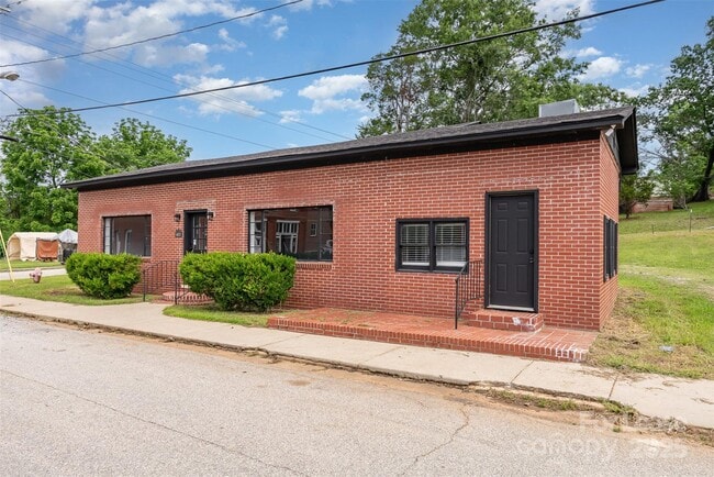 Building Photo - 412 Flat Dr