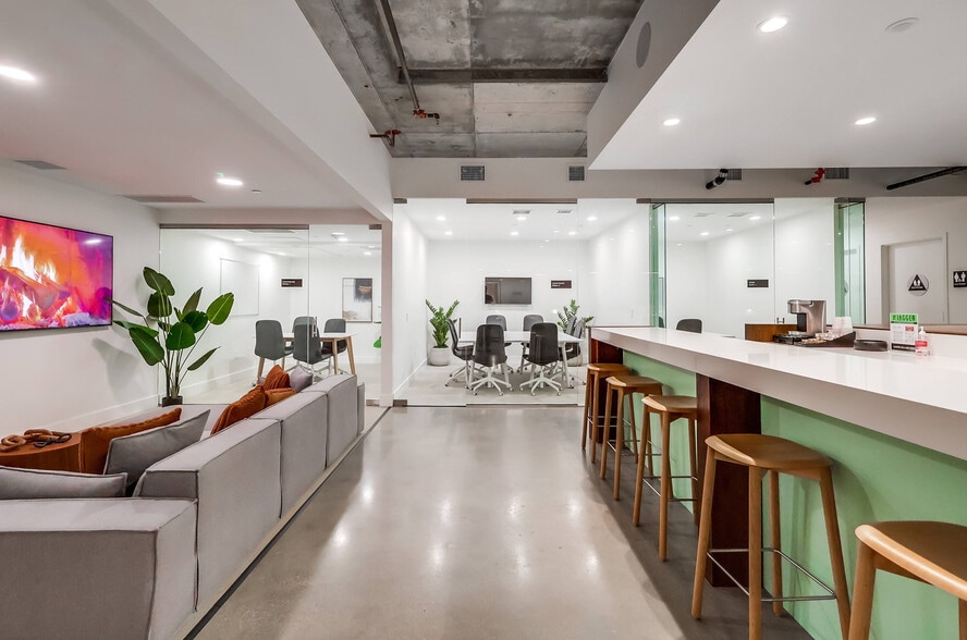 Building Photo - 3630 Overland Ave