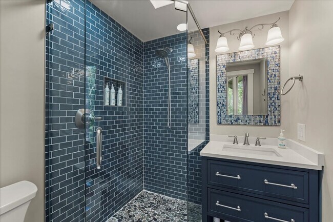 Building Photo - 2041 Deer Island Rd