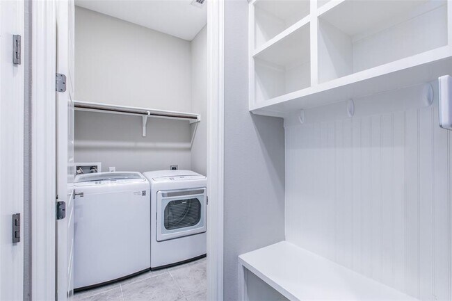 Building Photo - 5121 Cornflower Dr