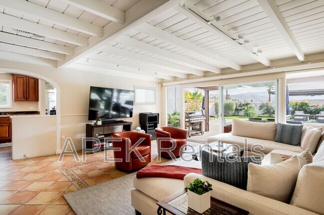 Building Photo - 477 E Vía Colusa