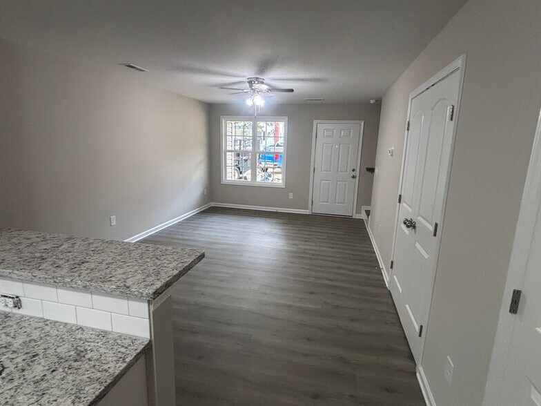 Building Photo - 308 Short Ave