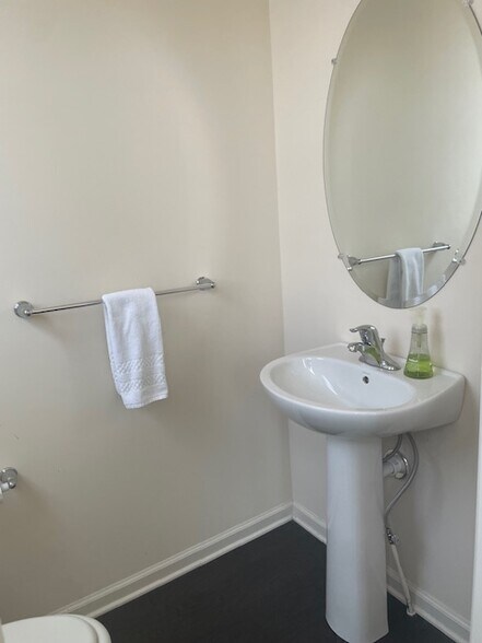 Building Photo - 112 Graystone Dr