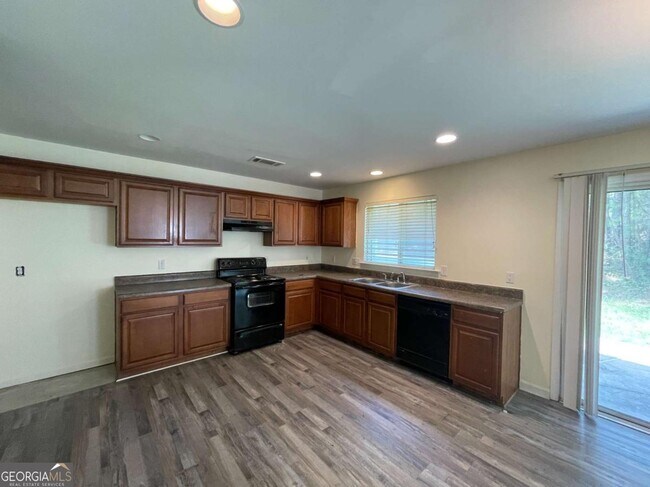 Building Photo - 5553 Sable Way
