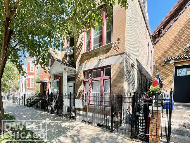 Building Photo - 2131 S Fairfield Ave