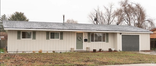 Building Photo - 1110 Phelps Cir