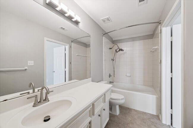 Building Photo - 2219 Runnels St